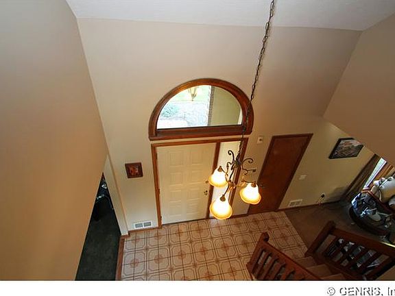 3rd image of 1 Fox Hill Dr