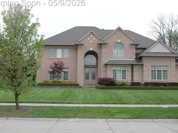 6929 Dakota Dr, Troy, MI 48098