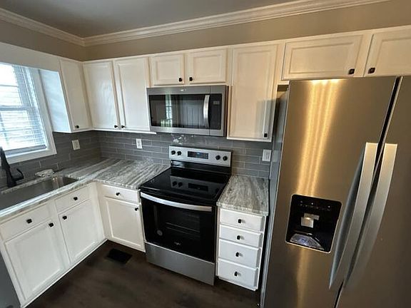 4th image of 902 Apple St
