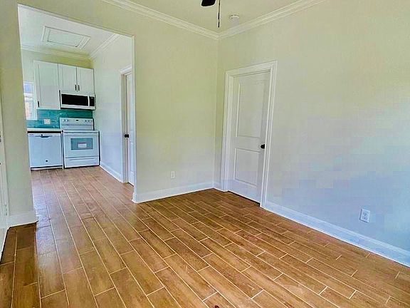 Living room open concept with kitchen area