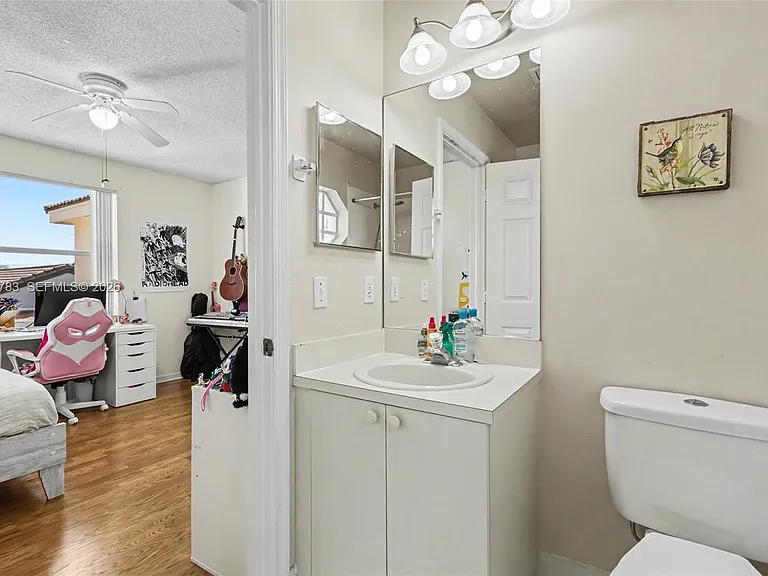 17367 SW 20th Ct — Photo 19
