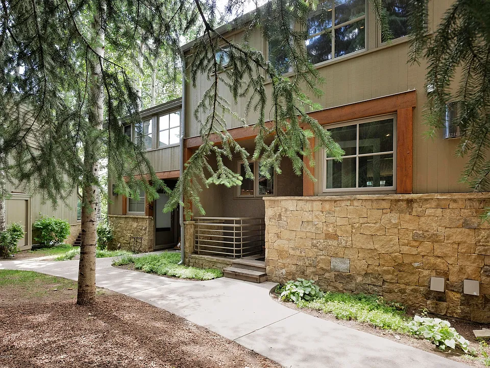 100 N 8th St #26