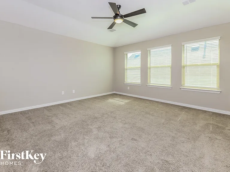 2144 Clarion Dr — Photo 7
