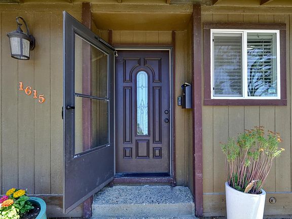 3rd image of 1615 Camino Way