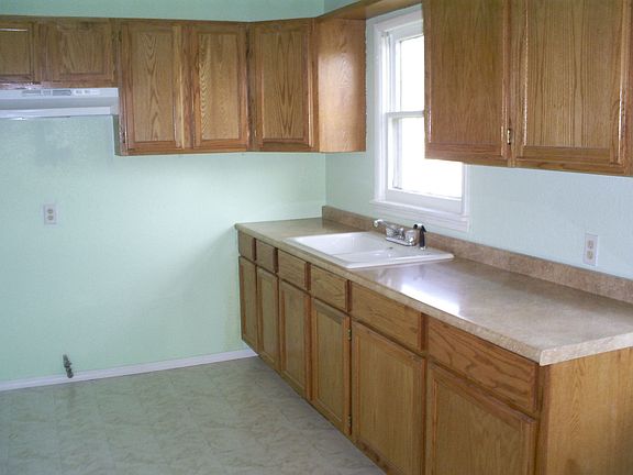 Remodeled kitchen w/new counter, cabinets, floor, paint. (app added after phot