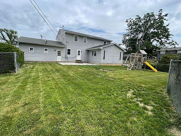 2nd image of 1012 Juniper Dr SW