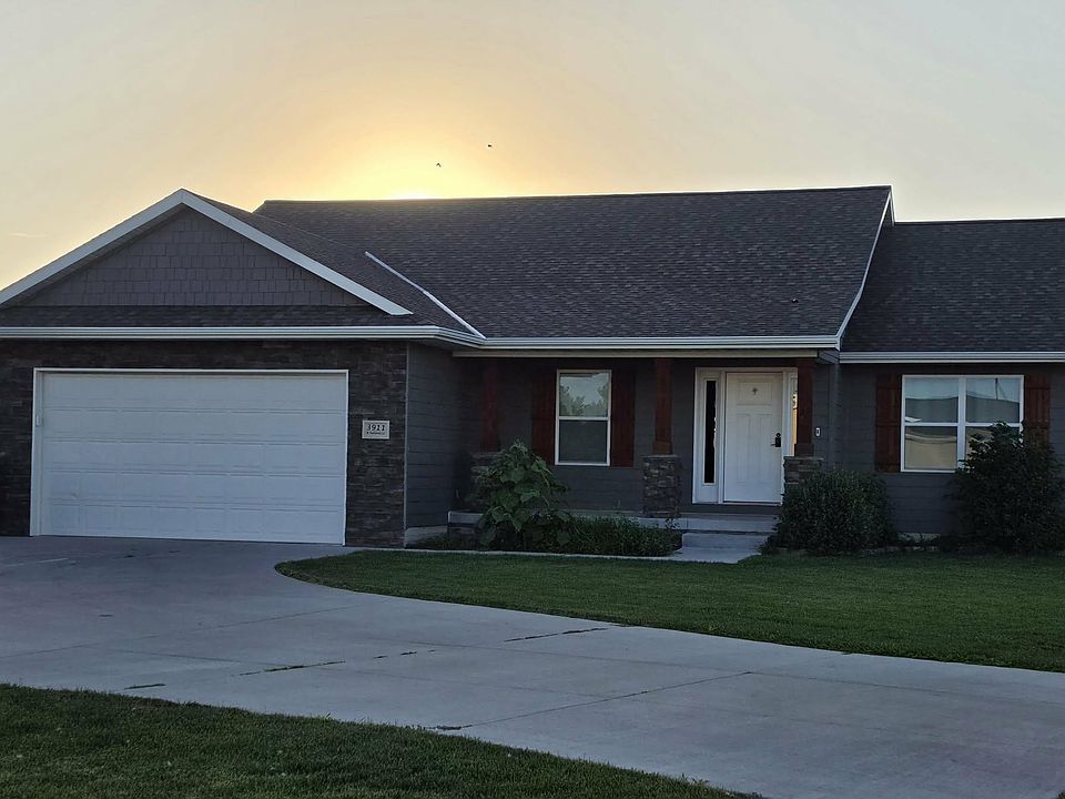1st image of 3911 W Parkland Circle