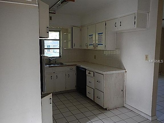 3rd image of 5615 Oakland Dr