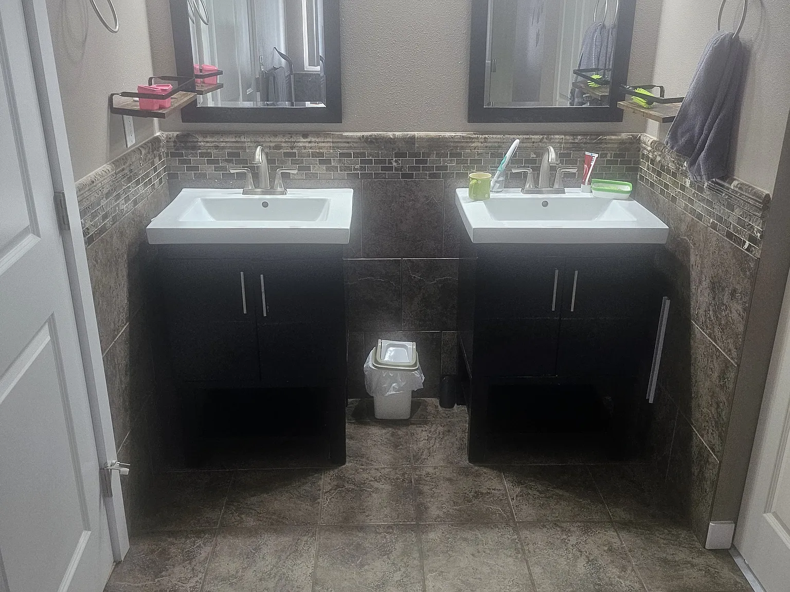 5 bed, 3074 sqft, $3,200 — Photo 3