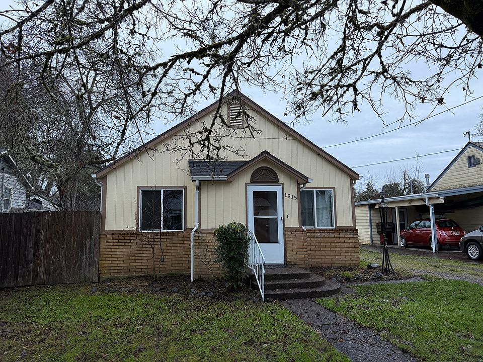 1st image of 1915 SE Debord St