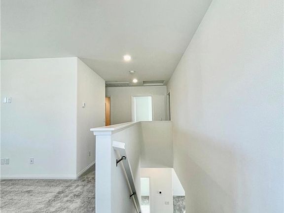 4th image of 962 Dahlia Ave