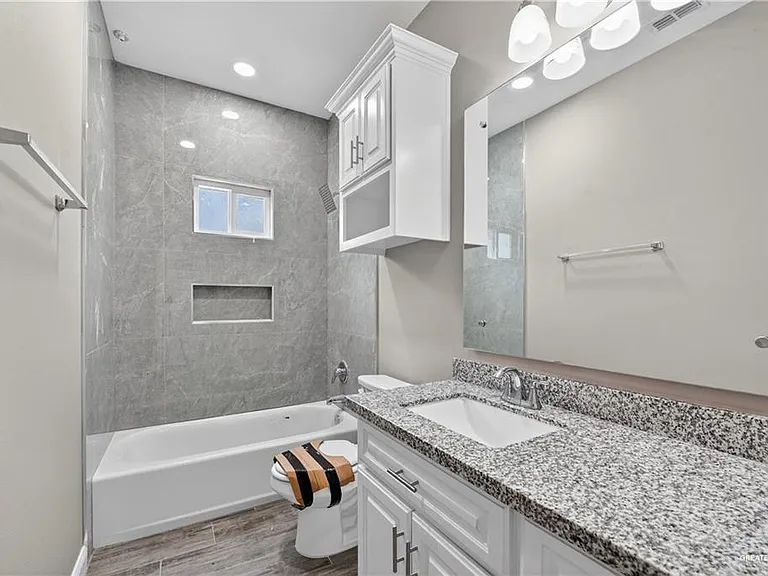 1201 Country Club Dr #1 — Photo 20