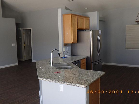 4th image of 1016 E El Campo Grande Ave