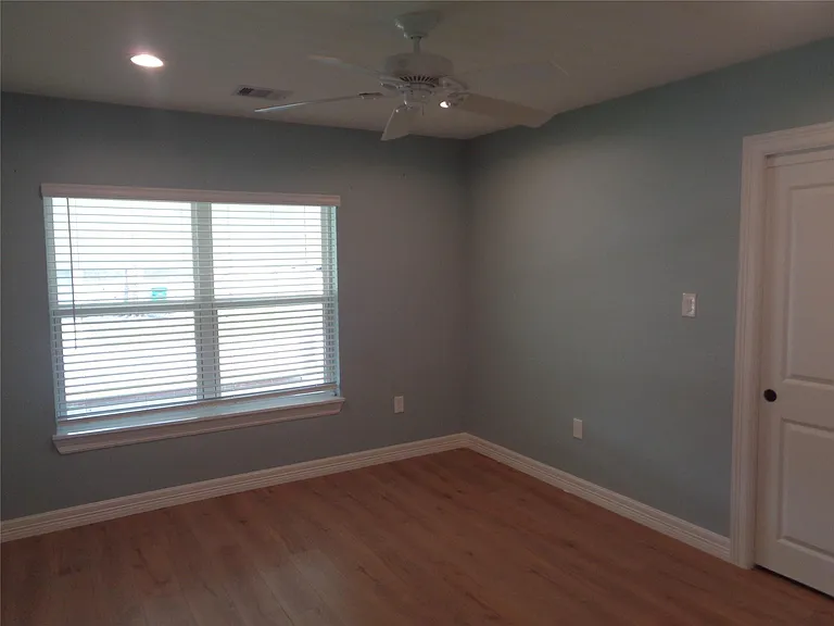 2035 Sherwood Forest St — Photo 15