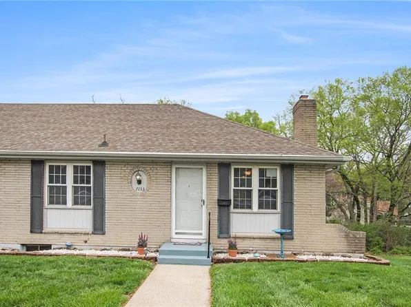 7153 NW Chapel Woods Cir, Kansas City, MO 64152