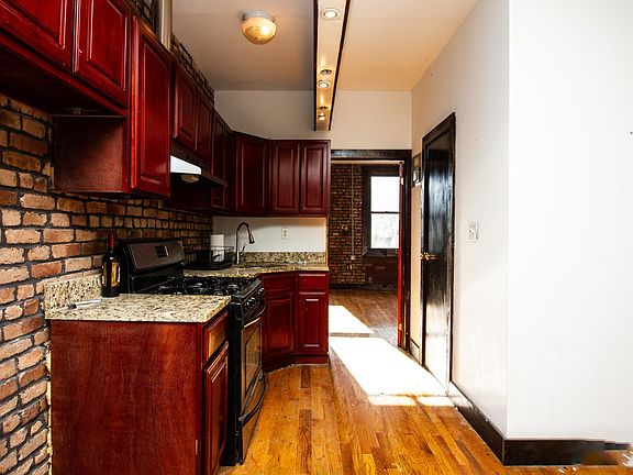 3rd image of 184 Irving Ave APT 2R