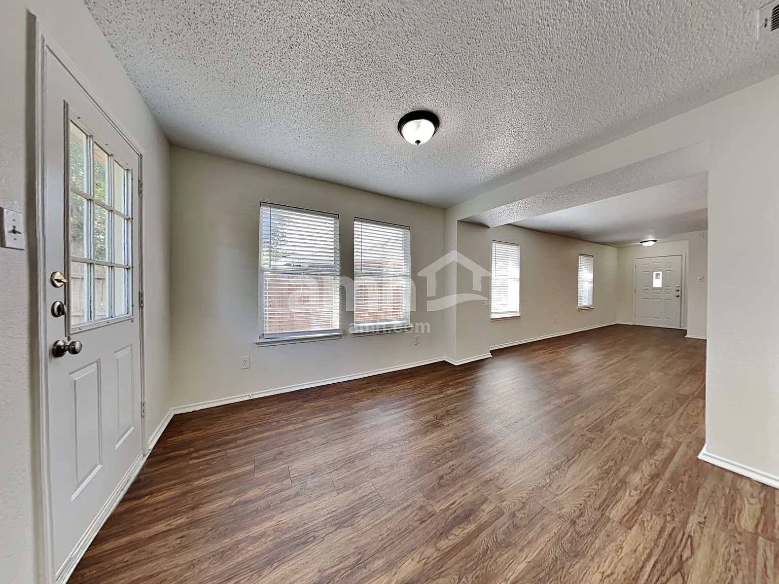 4 bed, 2.0 bath, 1798 sqft, $2,230 — Photo 4
