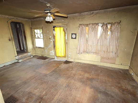 3rd image of 1212 E Lasalle Ave