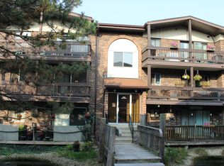 14001 James Dr APT 706, Crestwood, IL 60445
