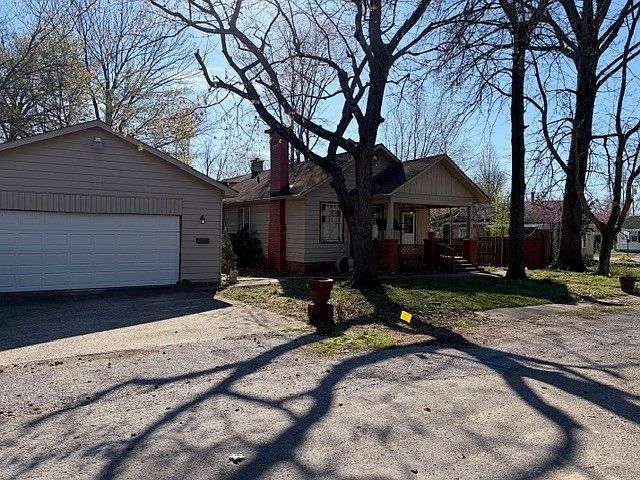 1st image of 820 S 20th St