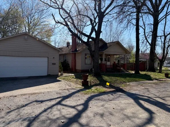 820 S 20th St, Herrin, IL 62948