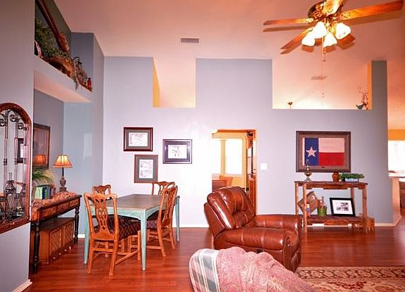 3rd image of 302 S King Lawrence Ct