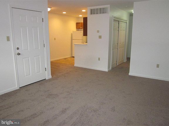3rd image of 4434 Kendrick St Floor 1
