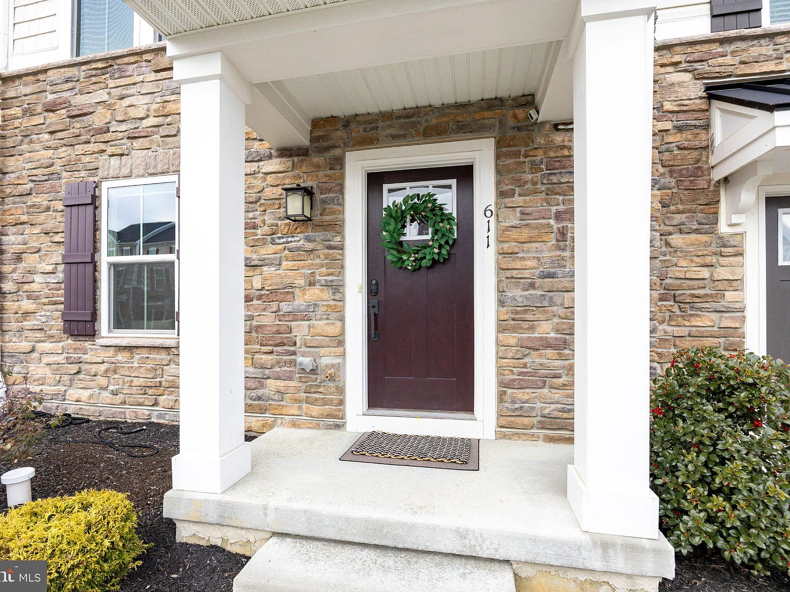 3 bed, 3.5 bath, 2020 sqft, $3,500 — Photo 2