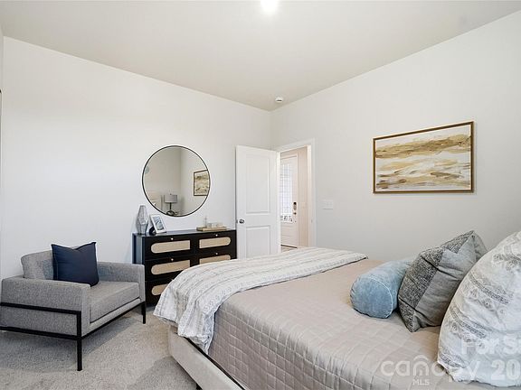 5th image of 2590 Selbourne Dr