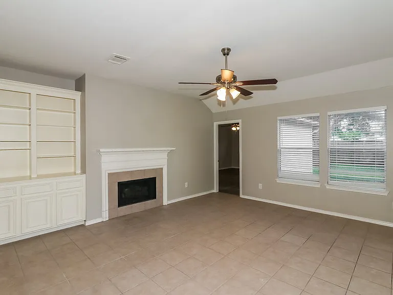 1427 Waterside Village Dr — Photo 4
