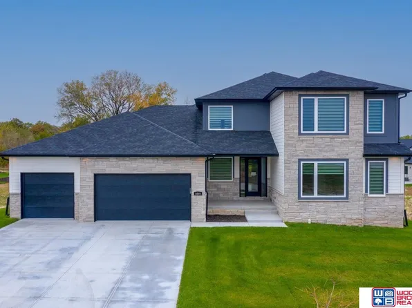 8840 Appaloosa Ln, Lincoln, NE 68520