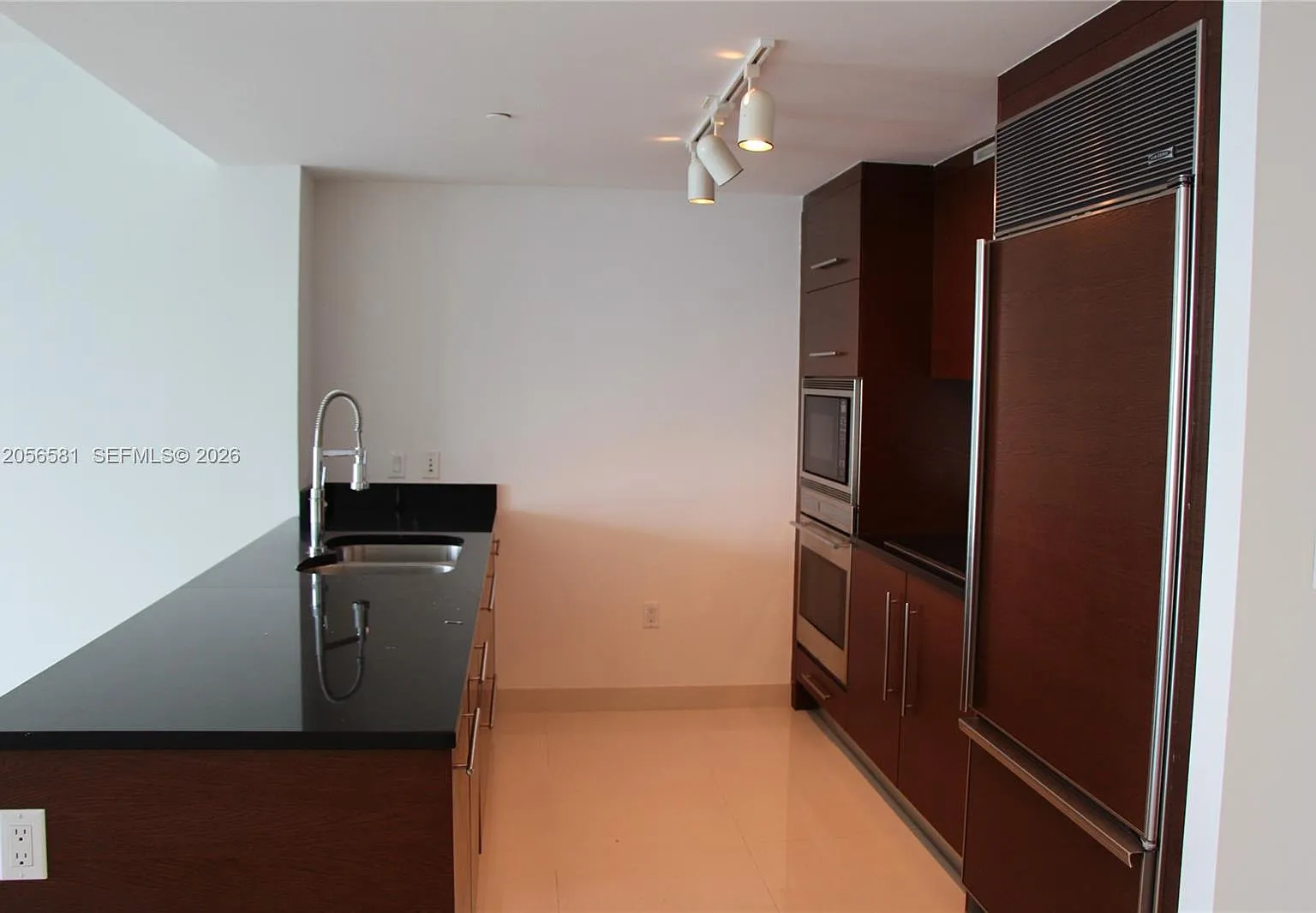 1 bed, 825 sqft, $3,295 — Photo 4