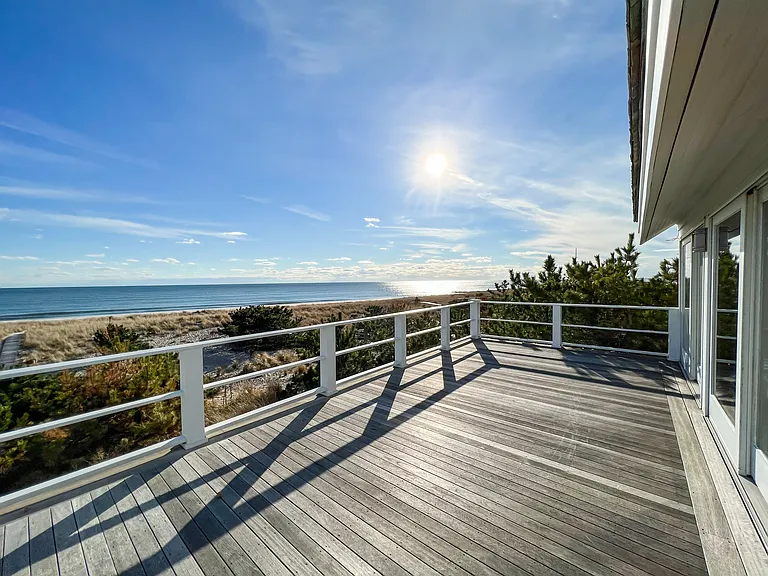 333 Dune Rd — Photo 2