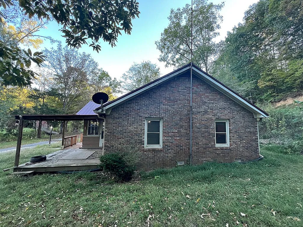 215 Weaver Hollow Ln, Erin TN - Owner Finance Home