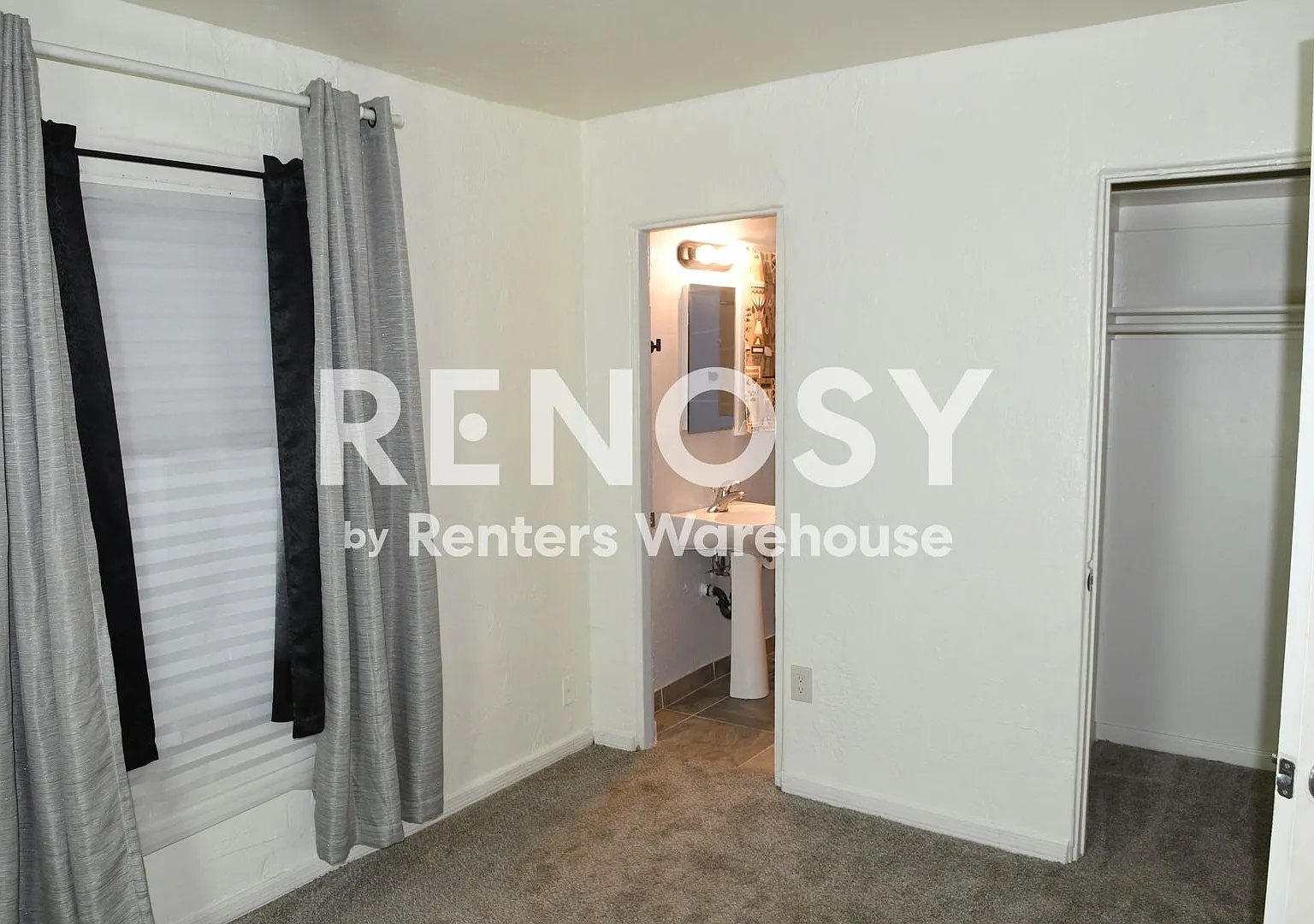 Ideal 1 Br 1 Ba Single Family Home Near 24th St and Washington in Phoenix — Photo 3