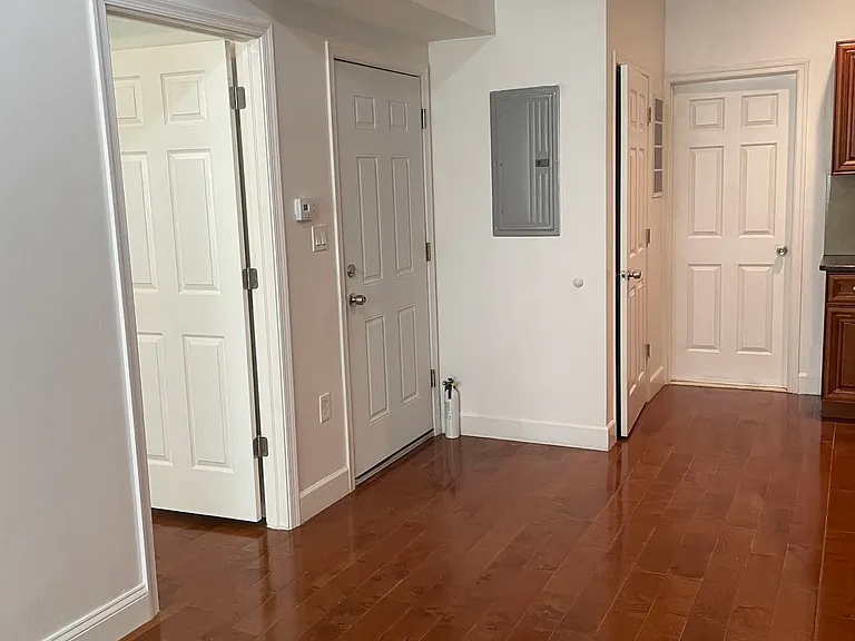 1032 Wood St #202 — Photo 5