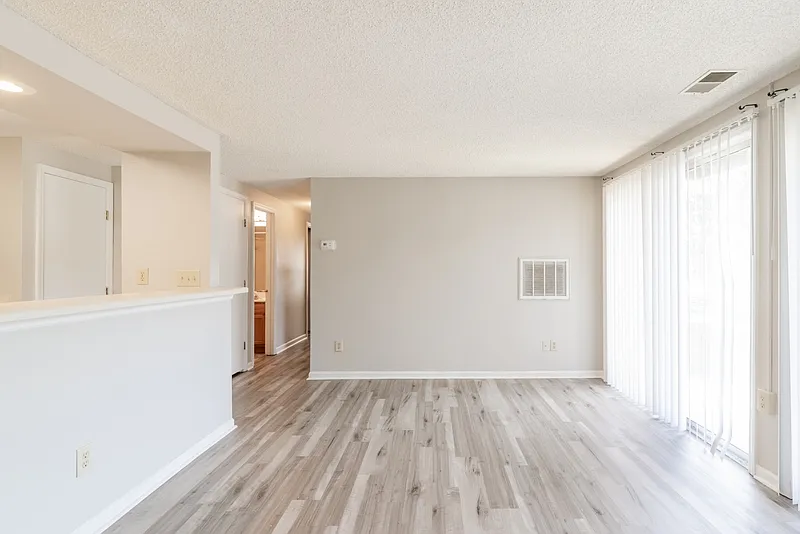 3 bed, 2.0 bath, 847 sqft, $1,425 — Photo 1