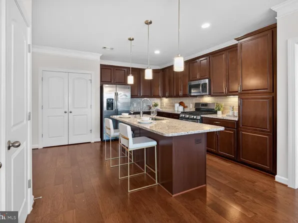 13722 Neil Armstrong Ave APT 407, Herndon, VA 20171