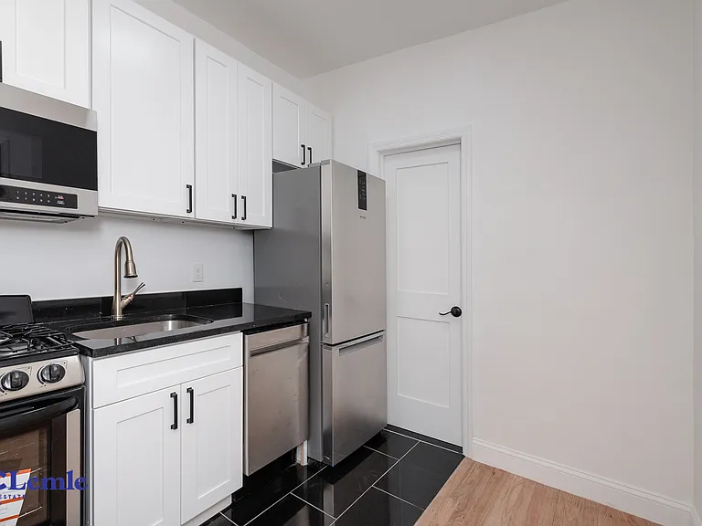 215 E 88th St #5FW — Photo 2