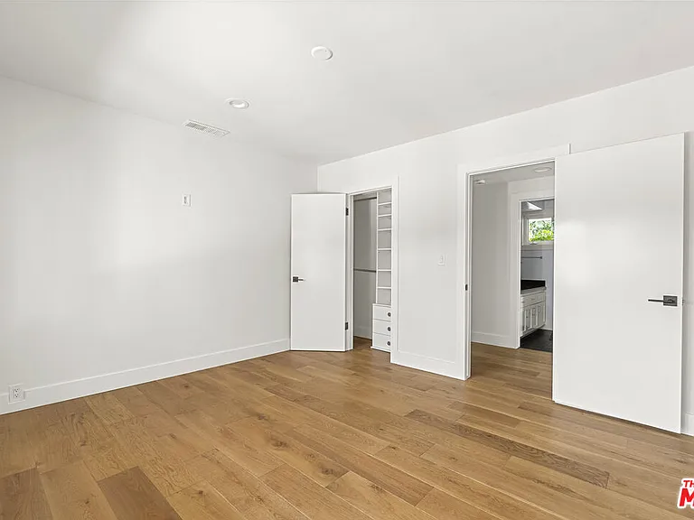 9881 Beverly Grove Dr — Photo 23