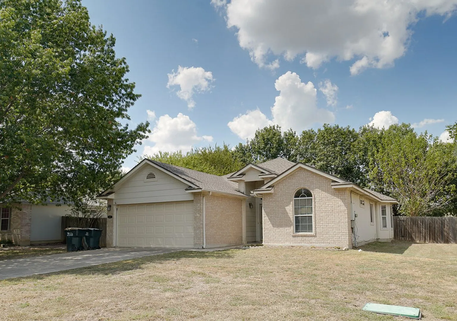 402 Hickory Tree Dr, Georgetown, Texas 78626 — Photo 2