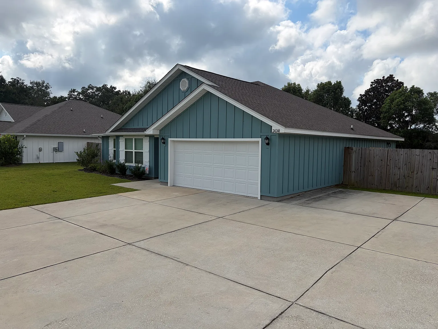 4 bed, 1915 sqft, $2,300 — Photo 3