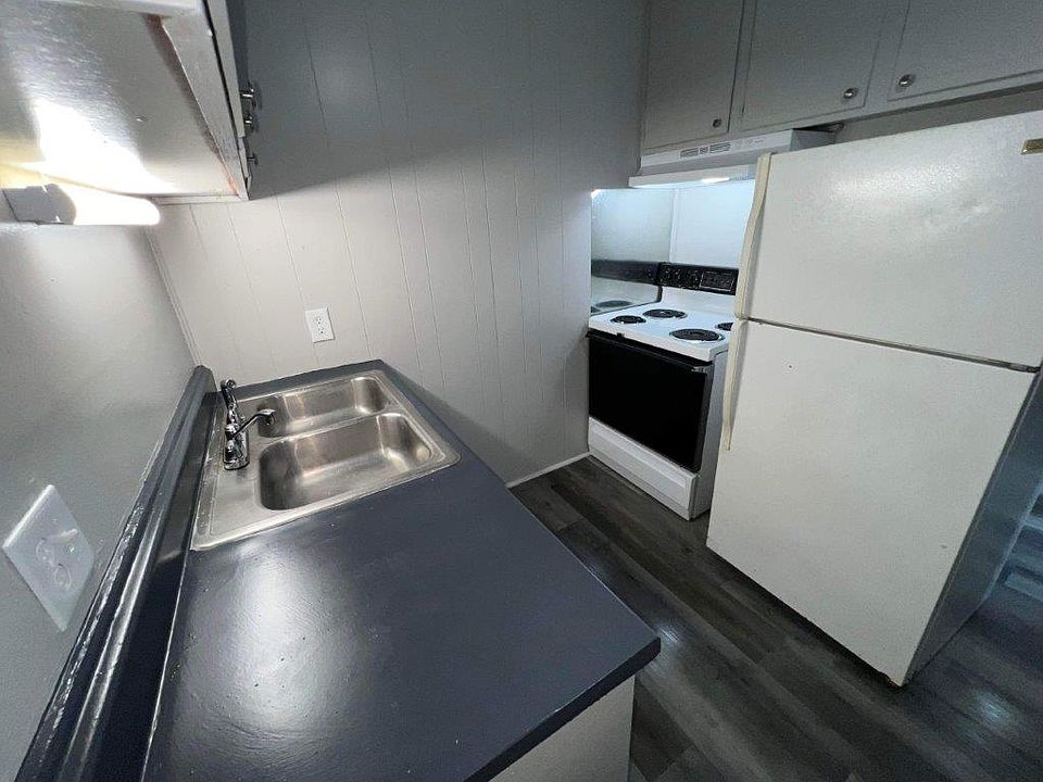 2nd image of 130 Weatherwood Ct #I/i