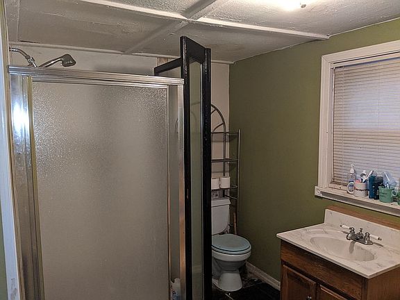 3rd image of 47 Lincoln Dr