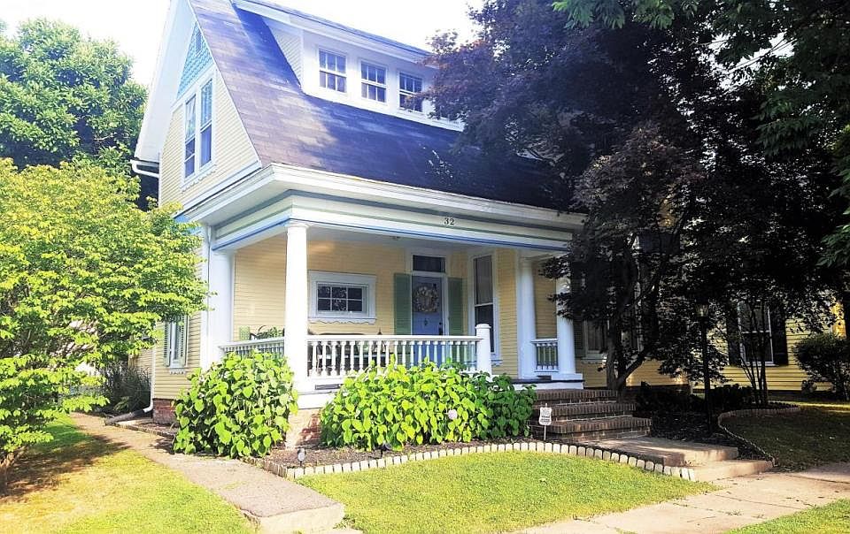 1st image of 32 Woodland Ave