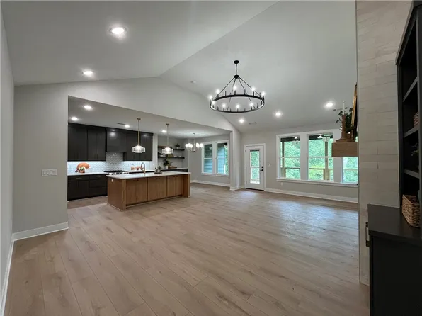 9 Cawood Dr, Bella Vista, AR 72714