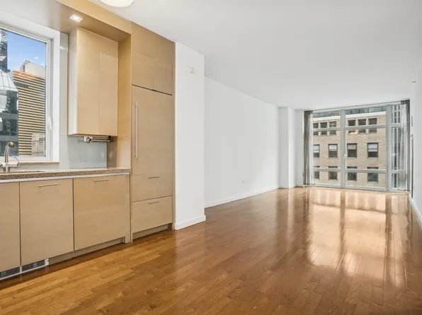 1600 Broadway image 2 of 14