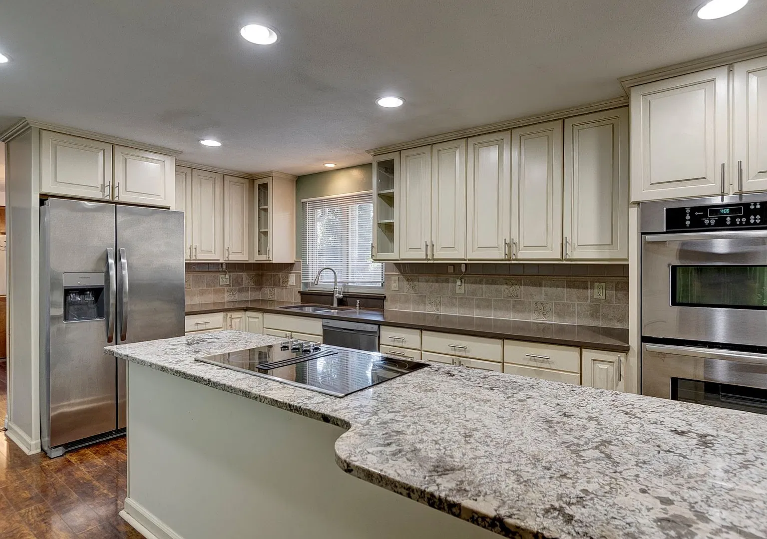 3 Bed 3 Bath Home Near West Beach — Photo 4