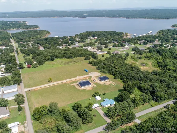 1 Regan Dr, Eufaula, OK 74432