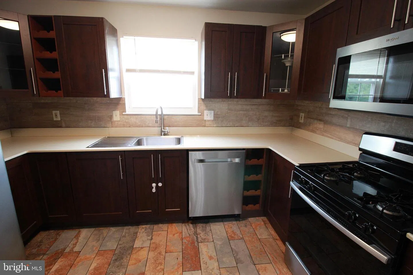 2 bed, 1001 sqft, $2,299 — Photo 3